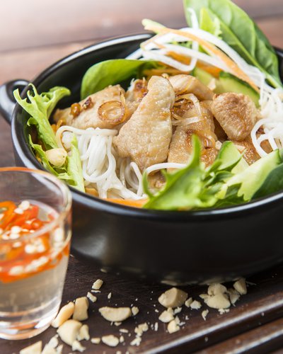 19lemon_grass_chicken_salad_with_chilli_dipping_sauce_and_somen_noodles.jpg__400x500_q85_crop_subsampling-2_upscale