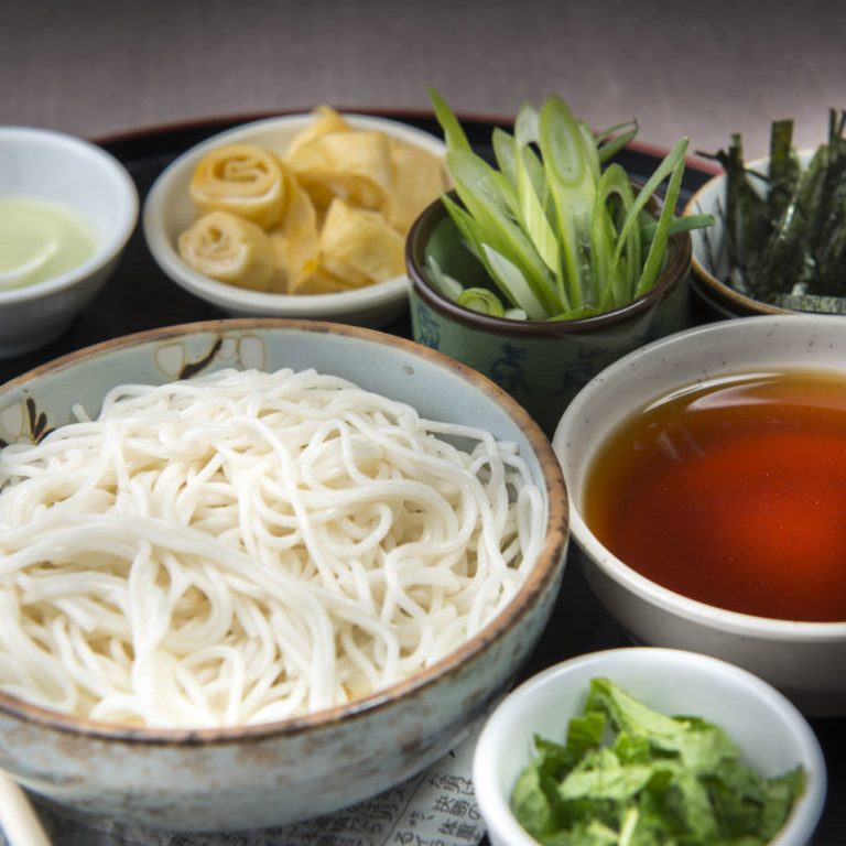 13.Chilled_Somen_Noodles_with_Dipping_Sauces_and_Selected_Accompaniments