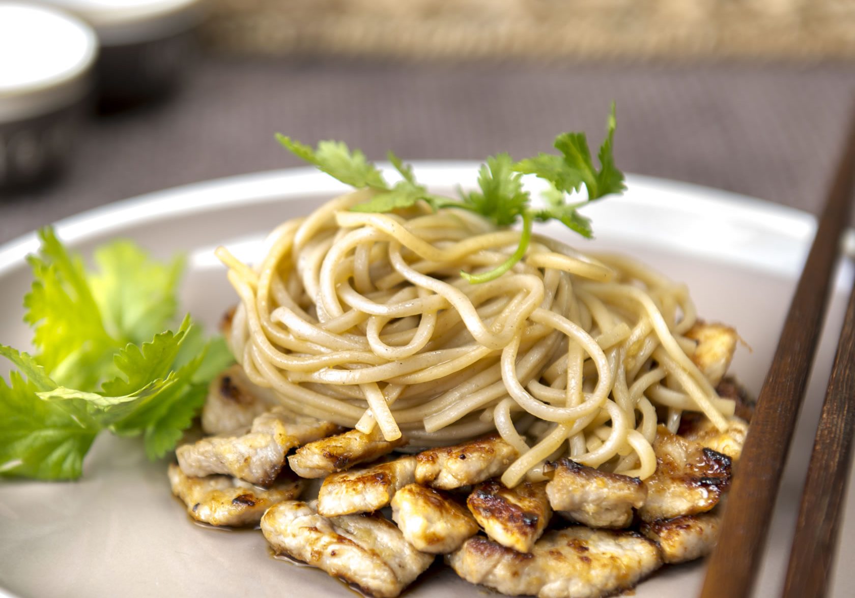 36.Cold_Port_Slices_with_Soba_Noodles_and_Garlic_Sauce