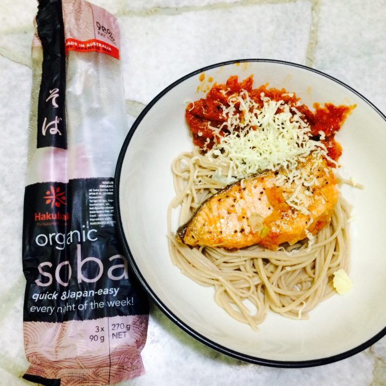 Soba_with_Salmon_and_Tomato