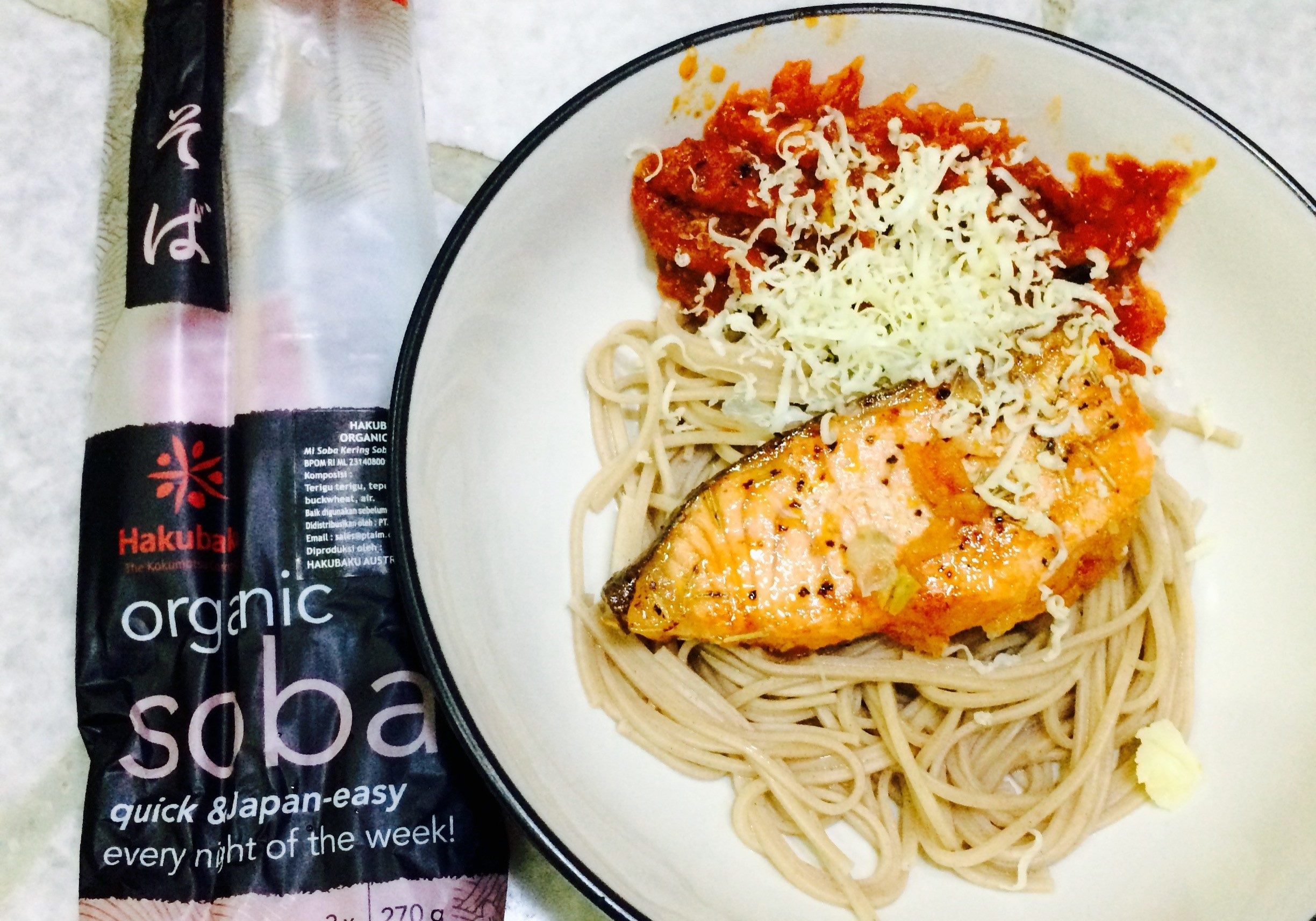 Soba_with_Salmon_and_Tomato